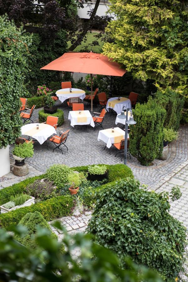 Simones Hotel Fuerstenhof ランツフート エクステリア 写真