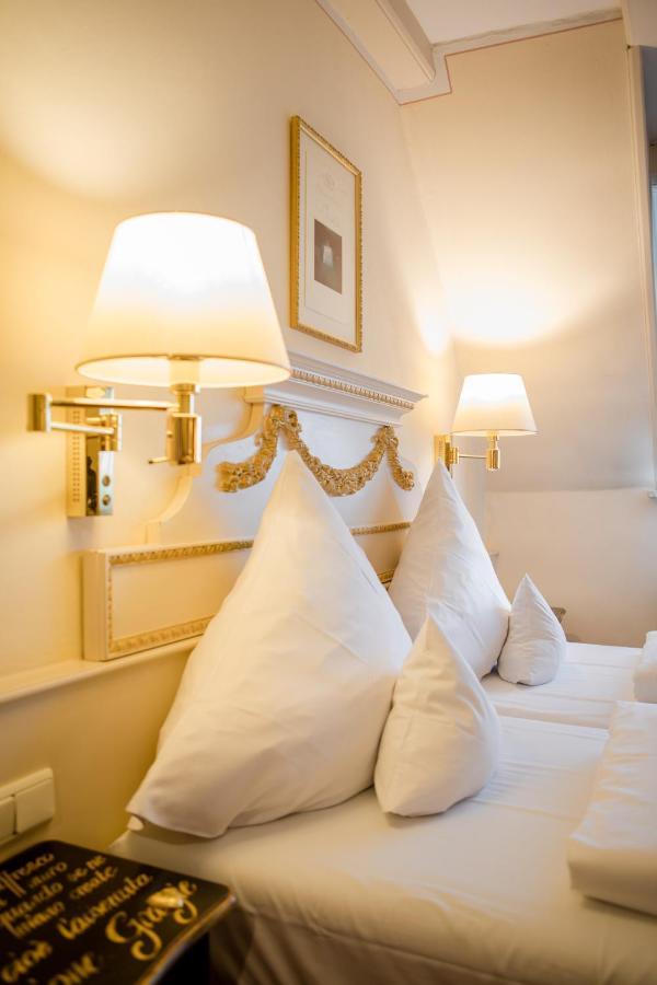 Simones Hotel Fuerstenhof ランツフート エクステリア 写真