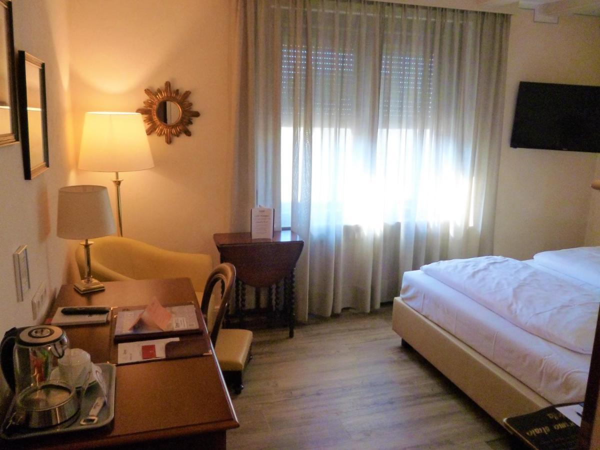 Simones Hotel Fuerstenhof ランツフート エクステリア 写真