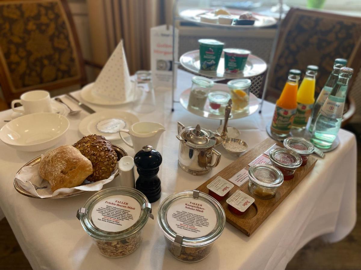Simones Hotel Fuerstenhof ランツフート エクステリア 写真