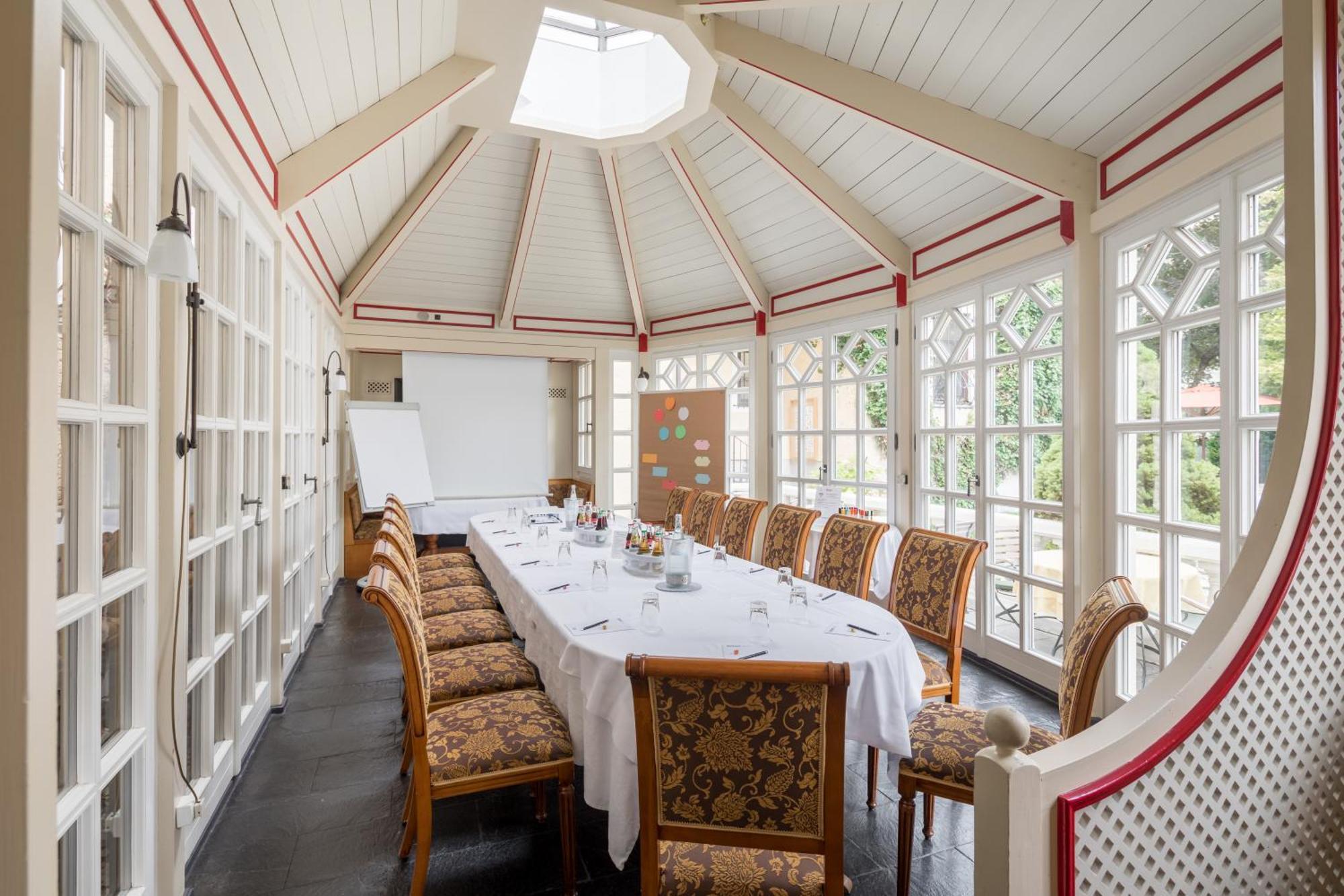 Simones Hotel Fuerstenhof ランツフート エクステリア 写真