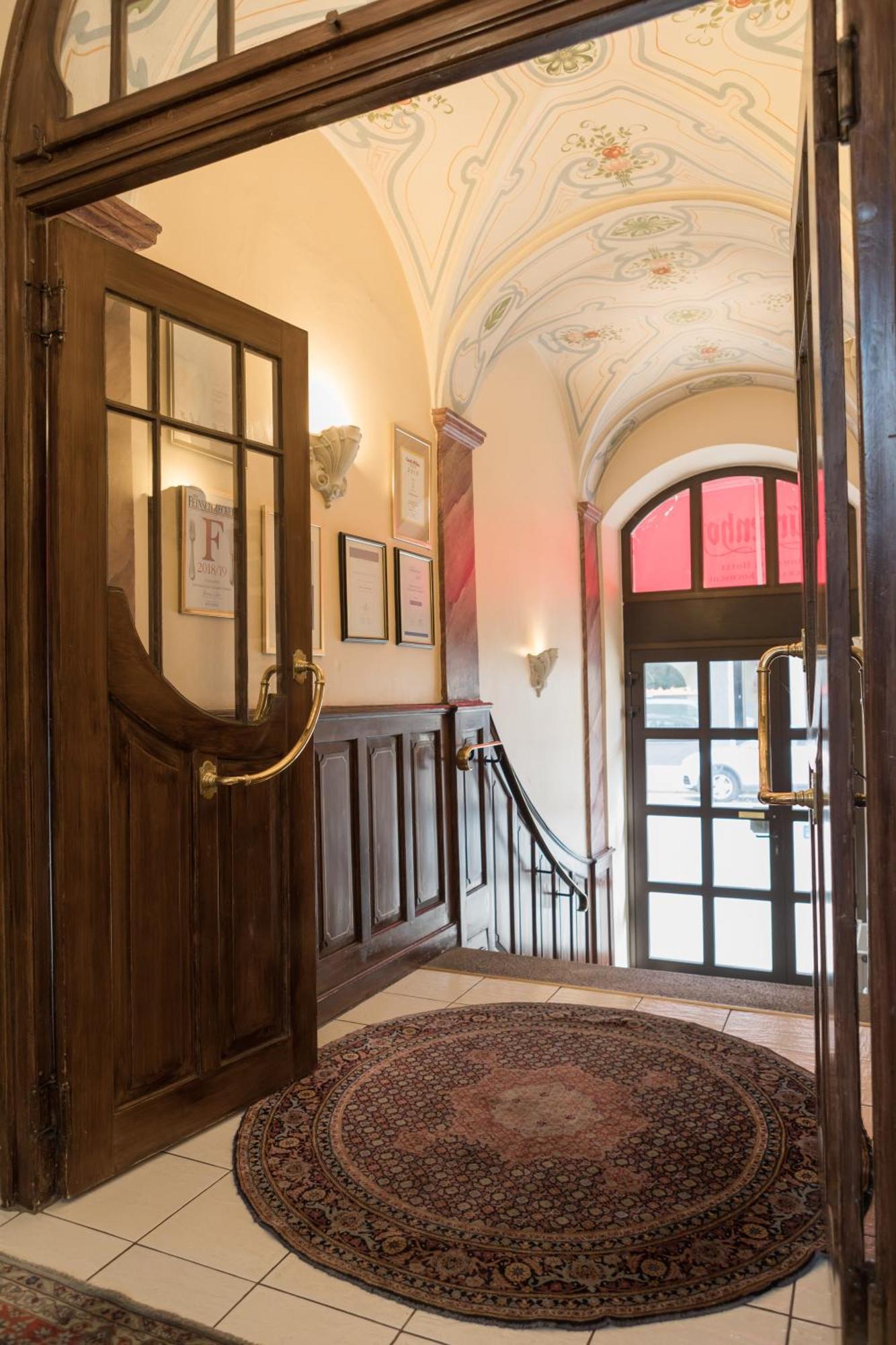 Simones Hotel Fuerstenhof ランツフート エクステリア 写真