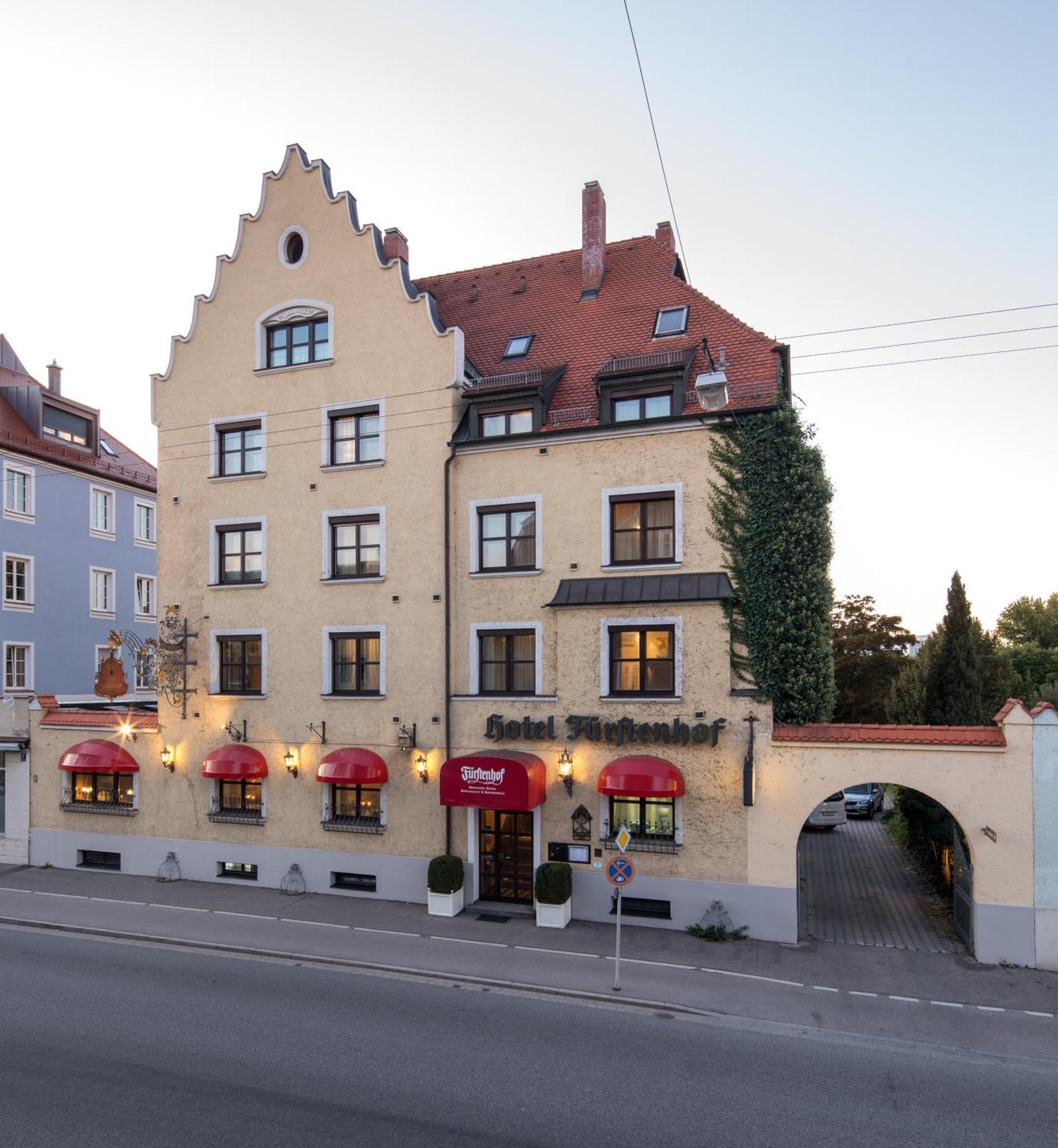 Simones Hotel Fuerstenhof ランツフート エクステリア 写真