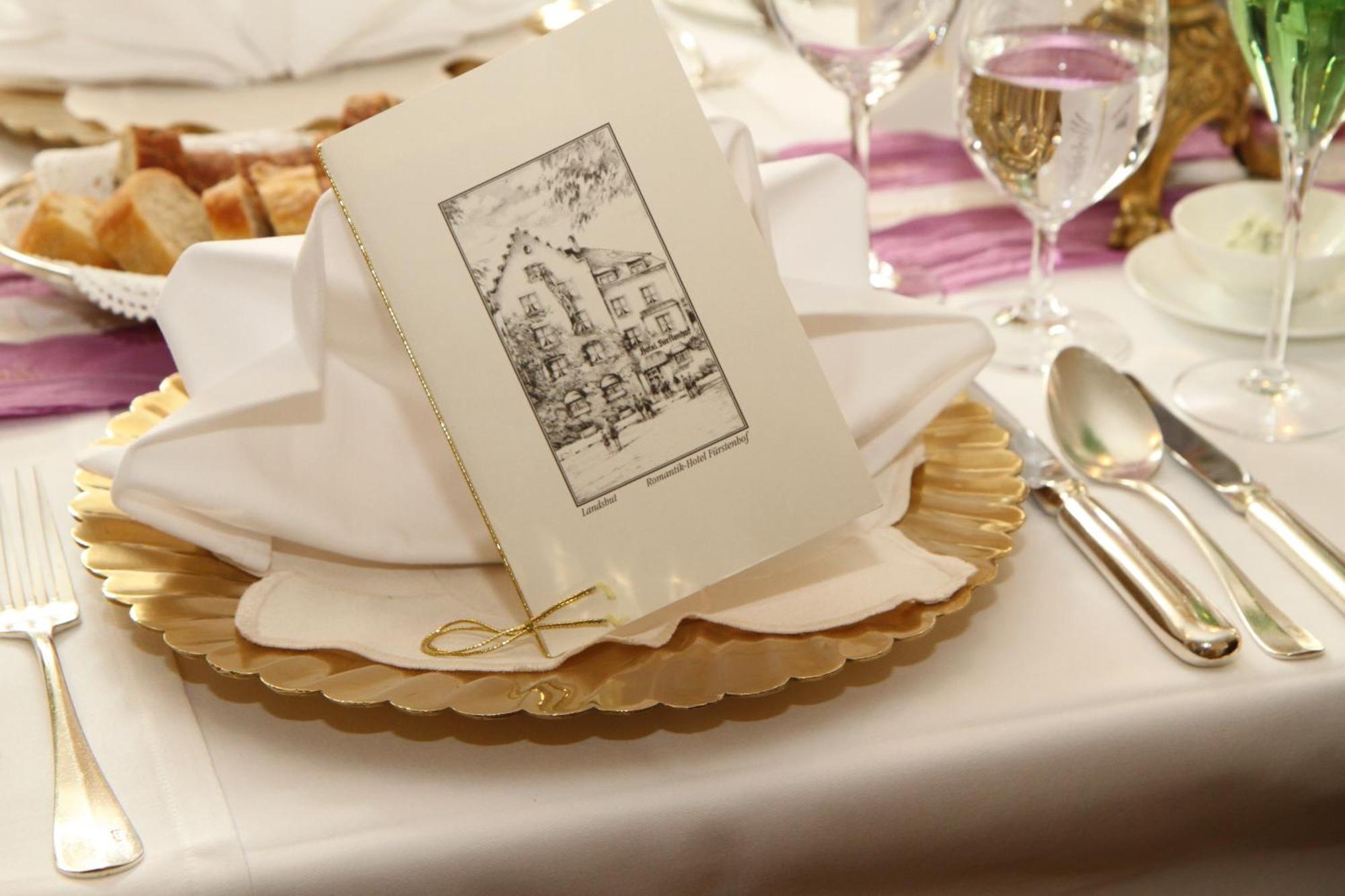 Simones Hotel Fuerstenhof ランツフート エクステリア 写真