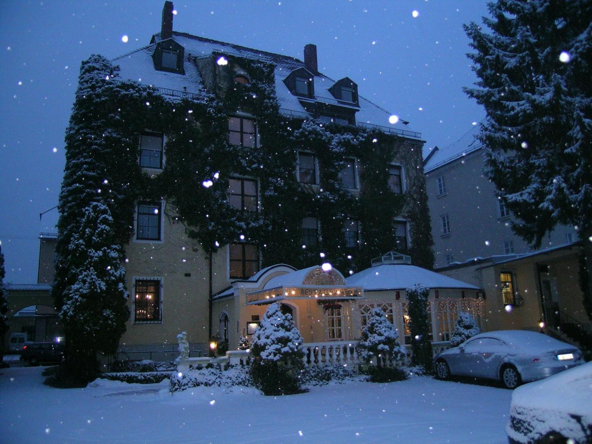 Simones Hotel Fuerstenhof ランツフート エクステリア 写真