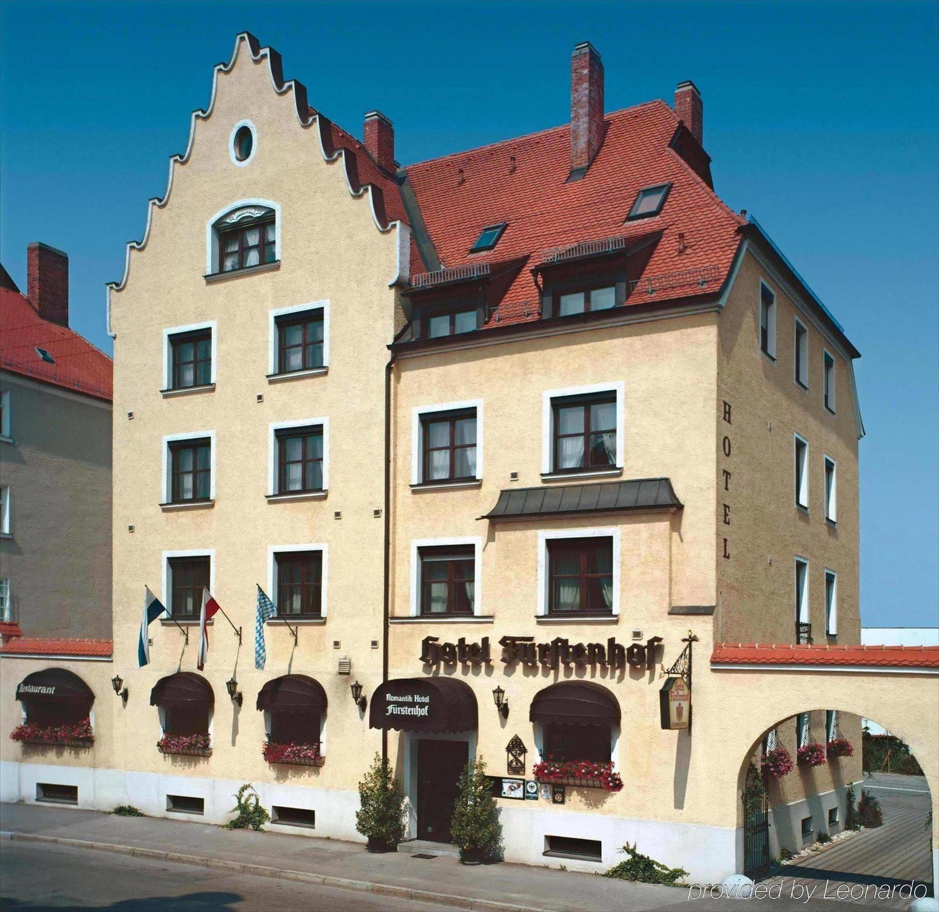 Simones Hotel Fuerstenhof ランツフート エクステリア 写真
