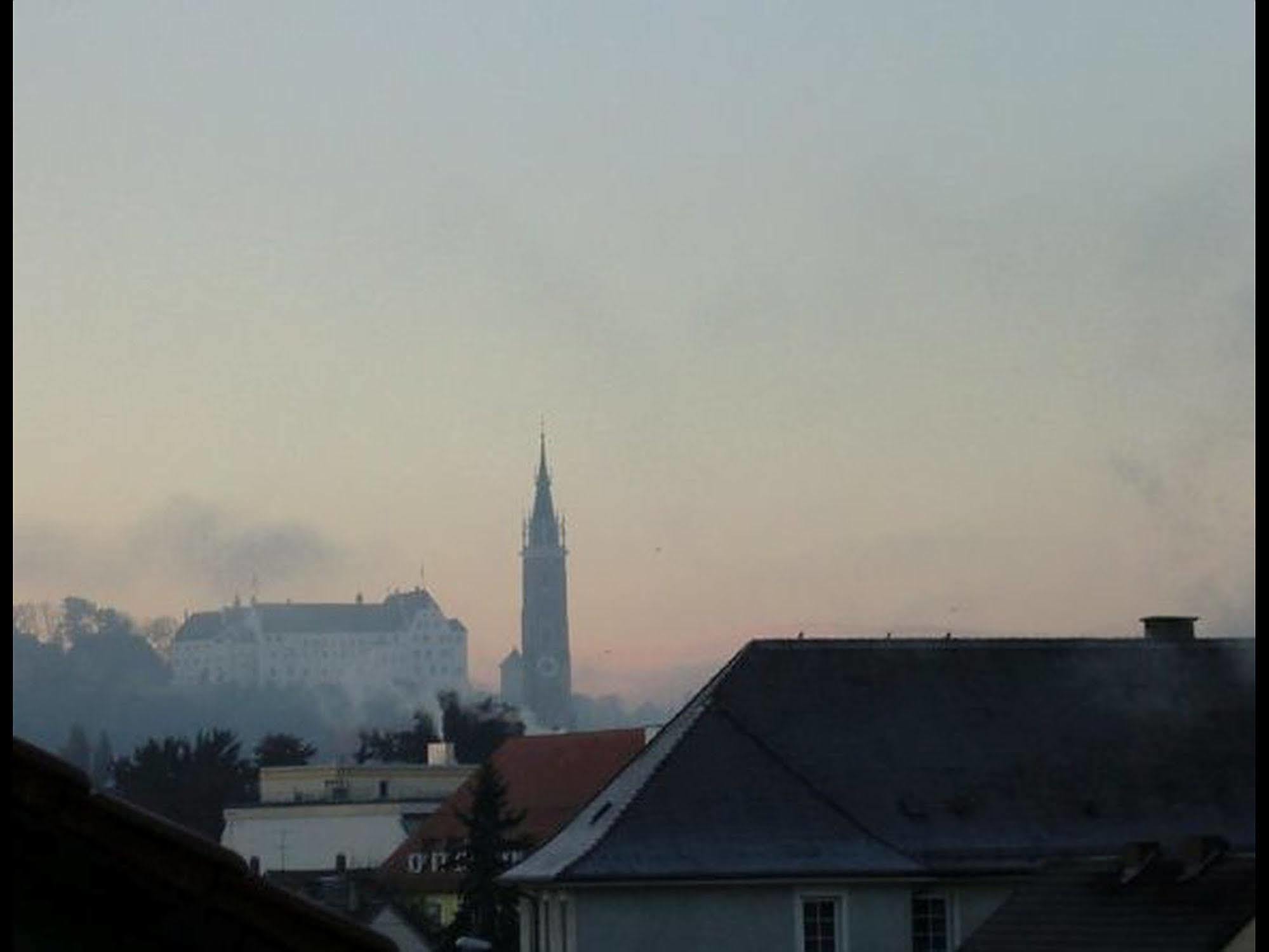 Simones Hotel Fuerstenhof ランツフート エクステリア 写真