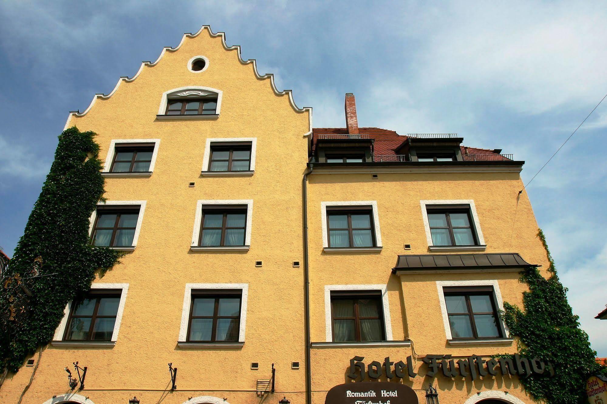 Simones Hotel Fuerstenhof ランツフート エクステリア 写真