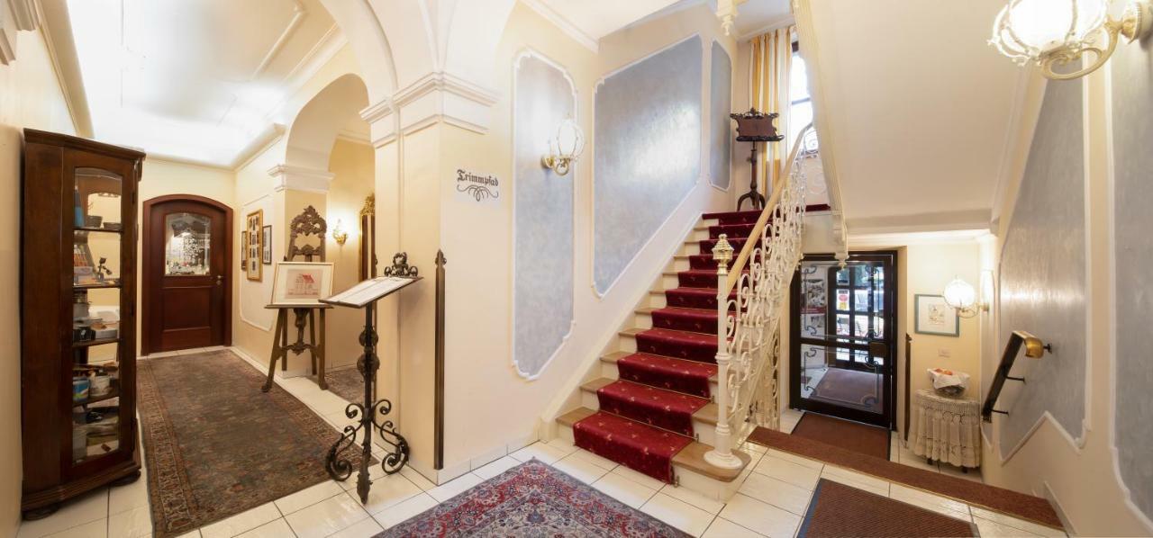 Simones Hotel Fuerstenhof ランツフート エクステリア 写真