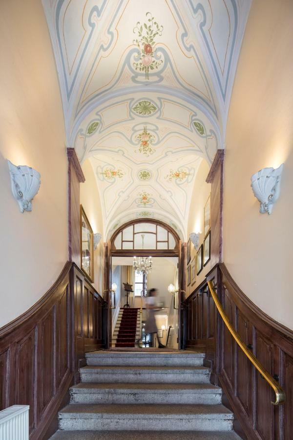 Simones Hotel Fuerstenhof ランツフート エクステリア 写真