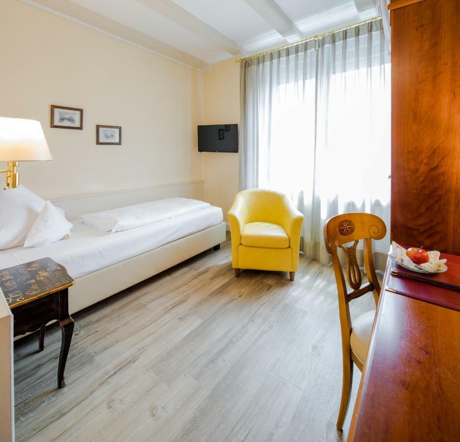 Simones Hotel Fuerstenhof ランツフート エクステリア 写真