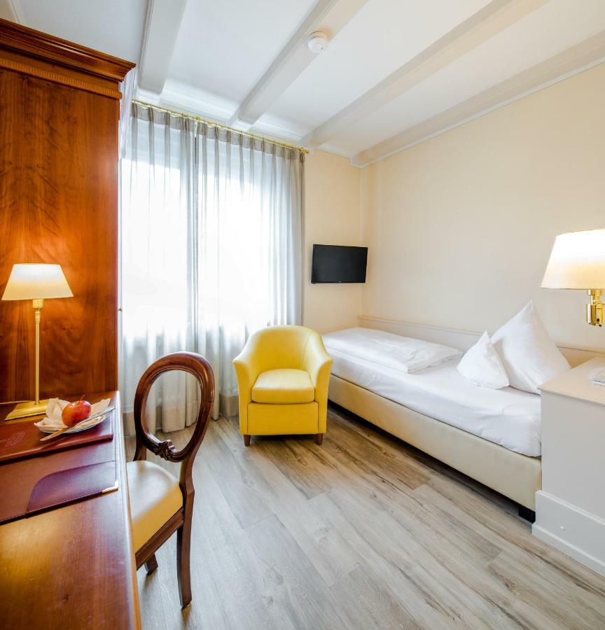 Simones Hotel Fuerstenhof ランツフート エクステリア 写真
