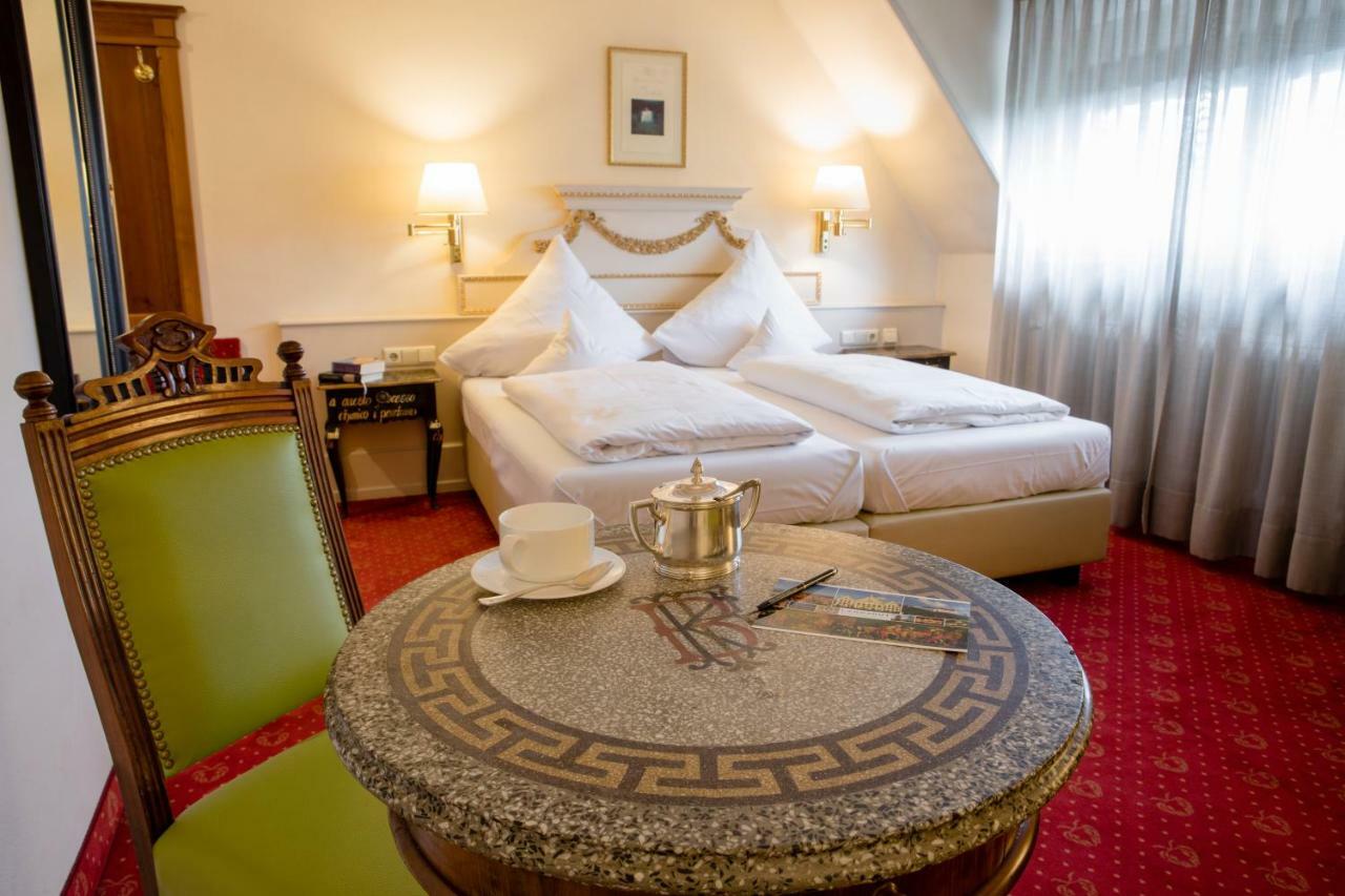 Simones Hotel Fuerstenhof ランツフート エクステリア 写真