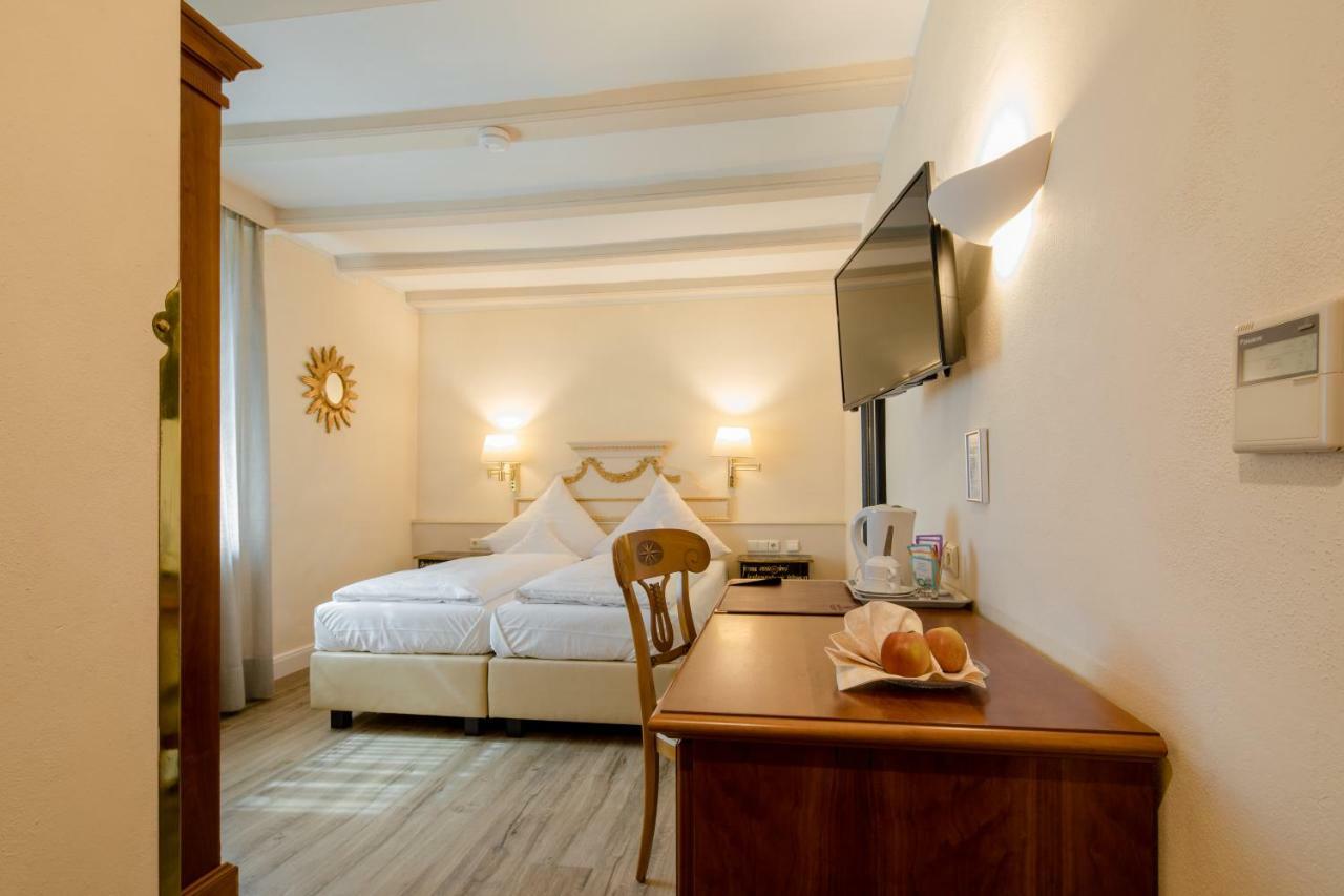 Simones Hotel Fuerstenhof ランツフート エクステリア 写真