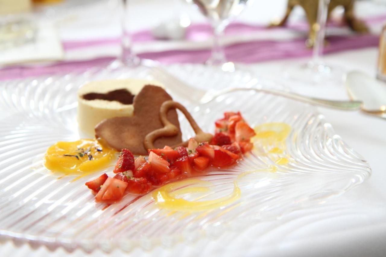 Simones Hotel Fuerstenhof ランツフート エクステリア 写真